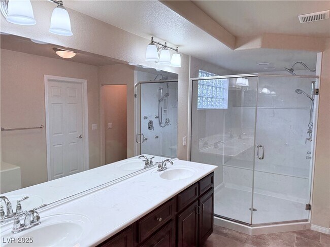 Building Photo - 1137 Sax Fifth Ave