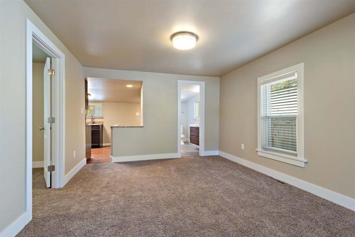 Dining Room - 915 Irving St