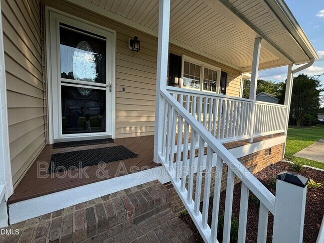 Building Photo - 170 Devin Dr