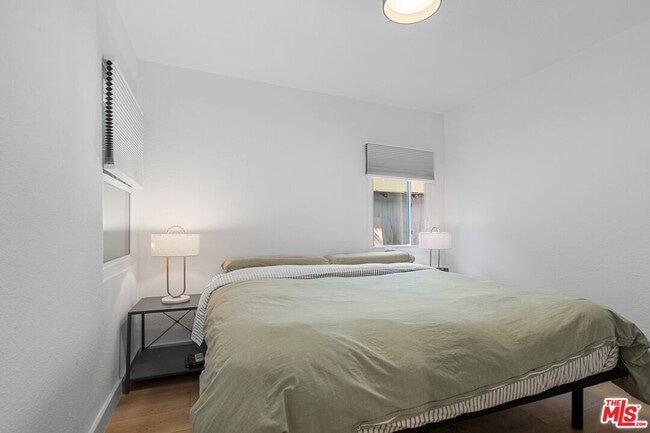 Building Photo - 2422 W 30th St