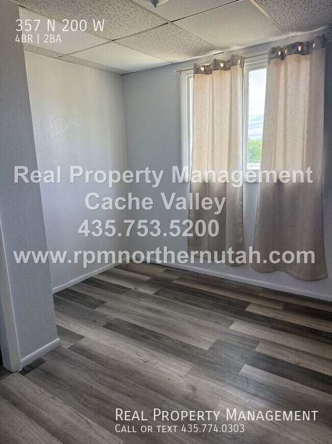 Building Photo - 357 N 200 W