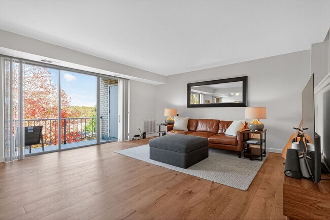 Building Photo - 2 bed 1 bath condo for rent in Rockville