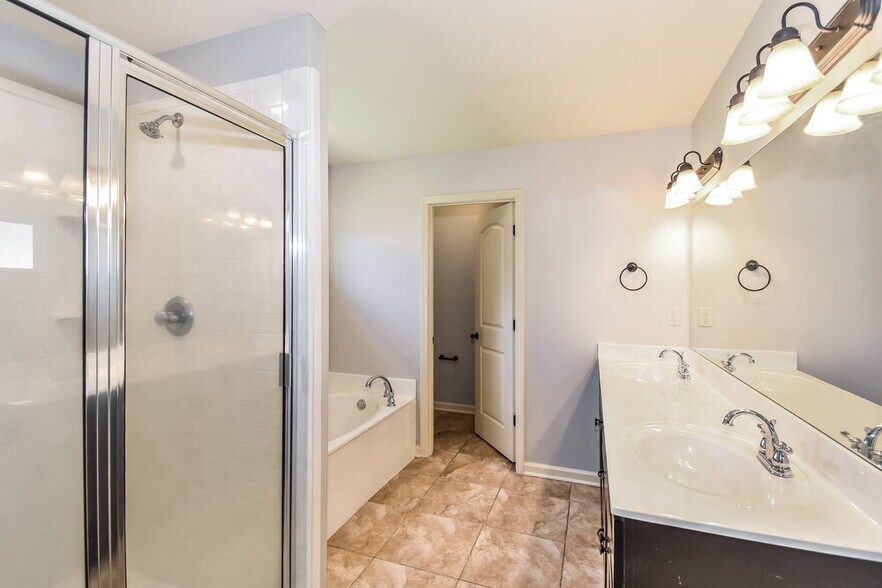 Building Photo - 2639 Cherry Tree Dr