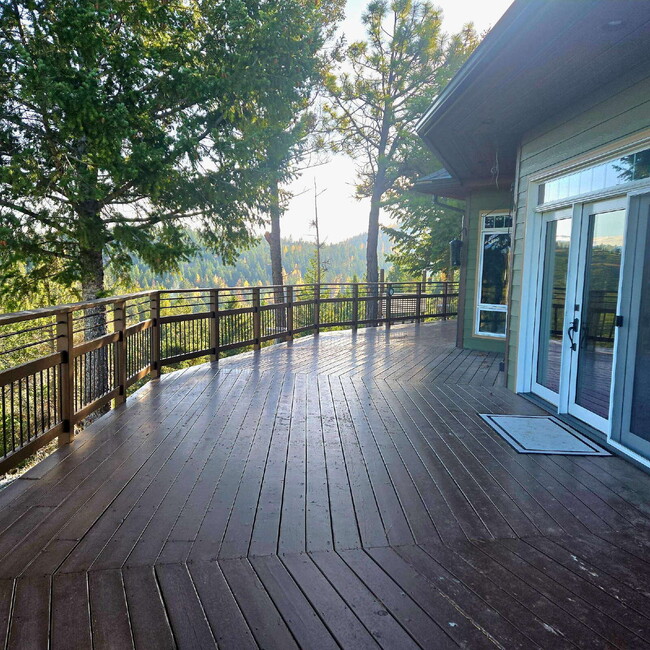 Building Photo - VIEWS!