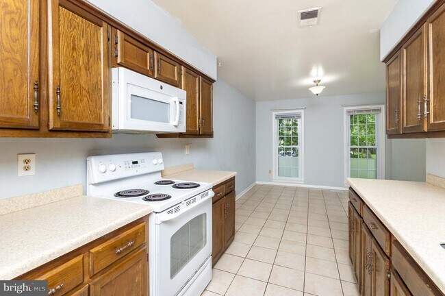Building Photo - 3210 Gemstone Ct