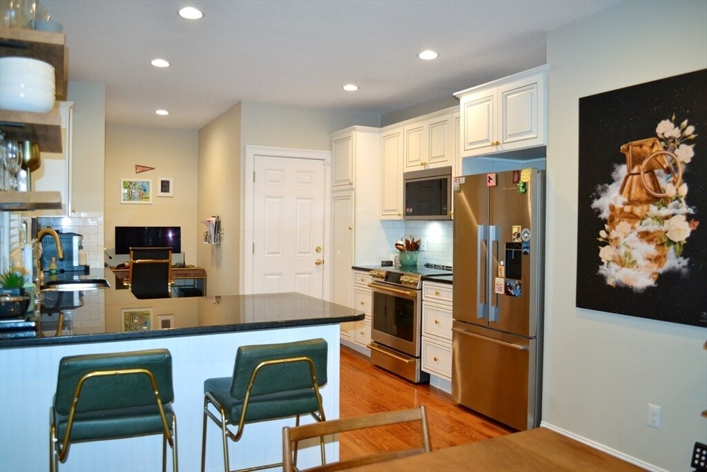 Building Photo - 42 Robinwood Ave