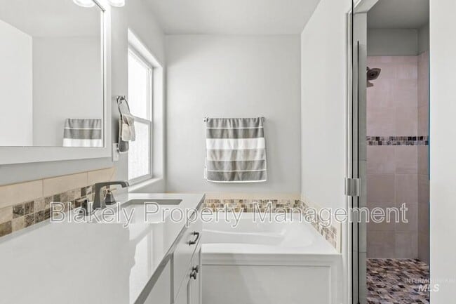 Building Photo - Baxter Way, 319 N.