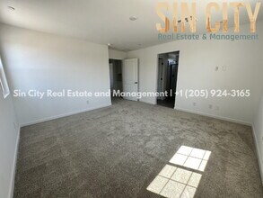 Building Photo - 878 Benning St