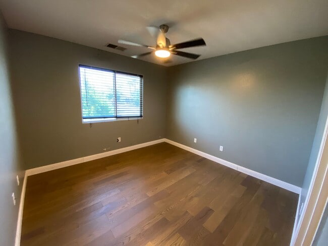 Building Photo - Big beautiful Home for rent in Visalia, Ca