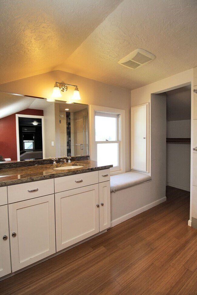 Building Photo - 6435 NE Cleveland Ave