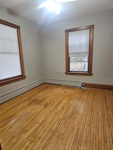 Building Photo - 211 Edwards Ave