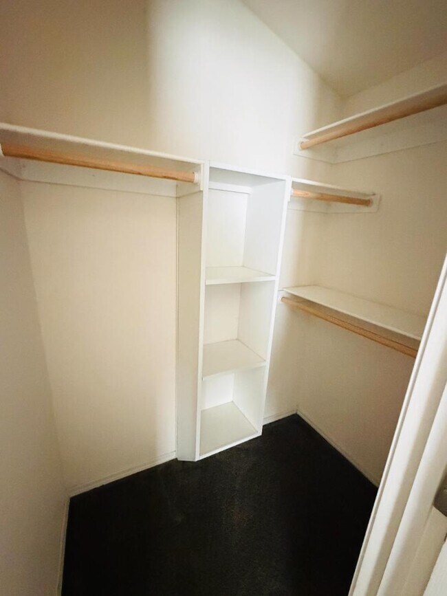 Building Photo - 558 N Tam Rim Dr