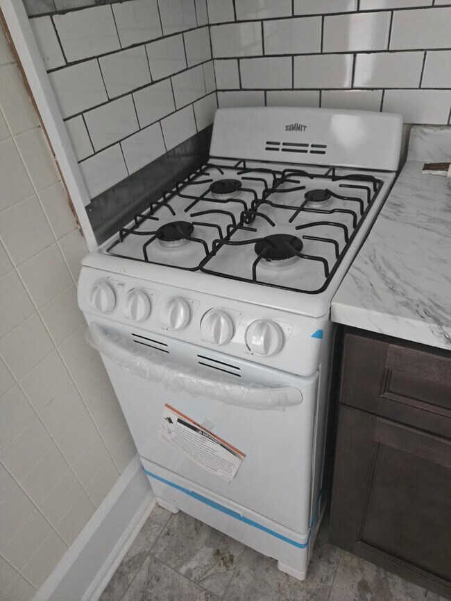 Building Photo - 17 W Madison Ave