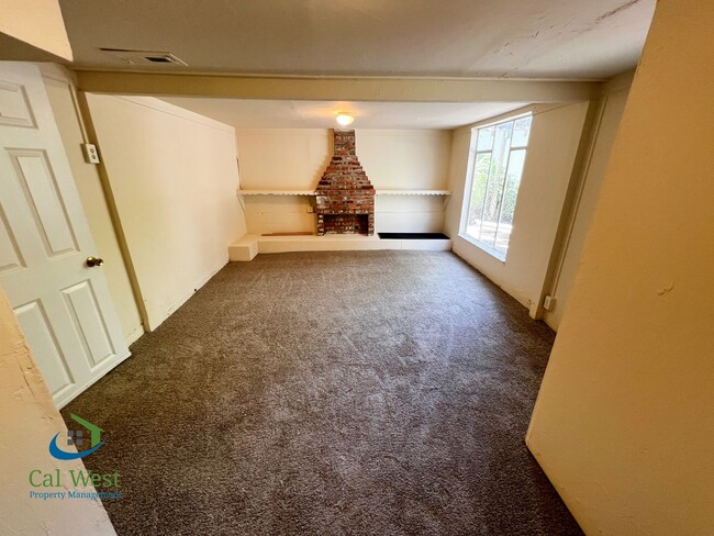 Building Photo - $3,695 - Beautiful 3 BD/1.5 BA Home in Old...