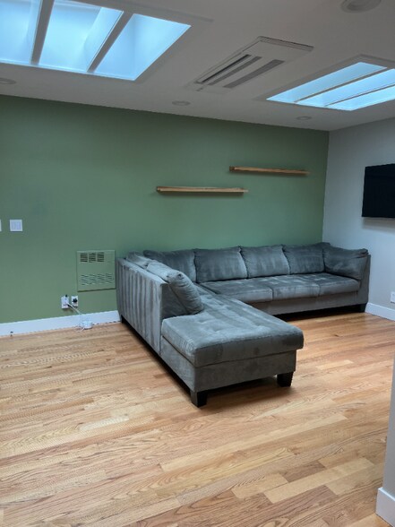 Building Photo - 438 N Center St