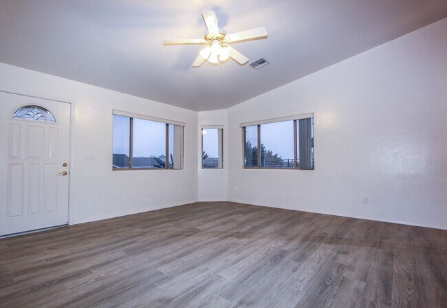 Building Photo - 4531 N Spring Dr