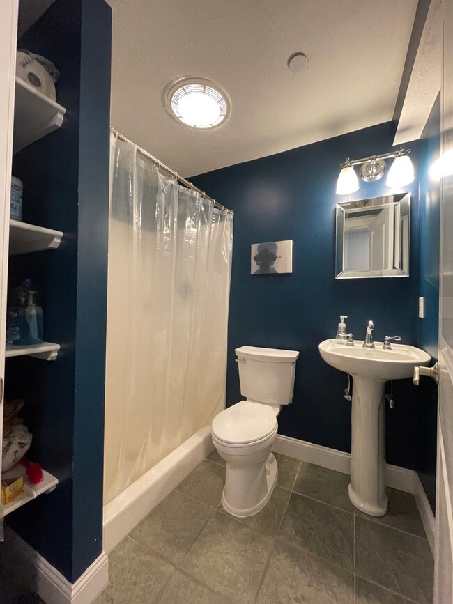 Building Photo - 506 Sea St