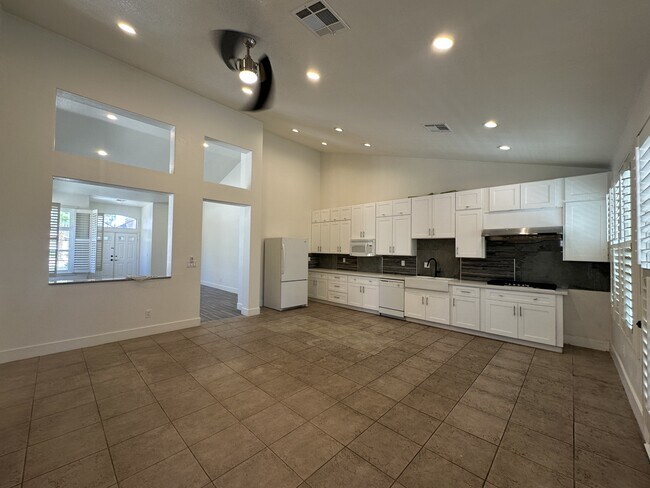 Building Photo - 8317 San Ramon Dr
