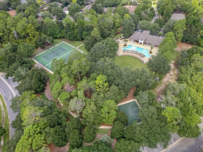 Building Photo - Gorgeous Southern Living Home in Coveted S...