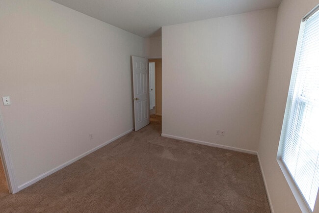 Building Photo - 3406 E St Charles Rd