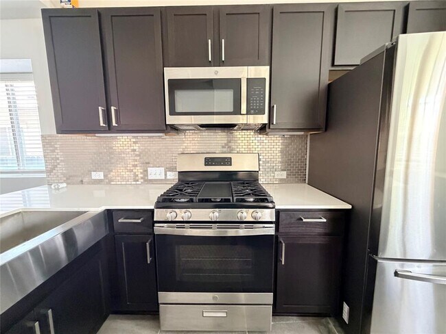 Building Photo - 2813 Hopi Path