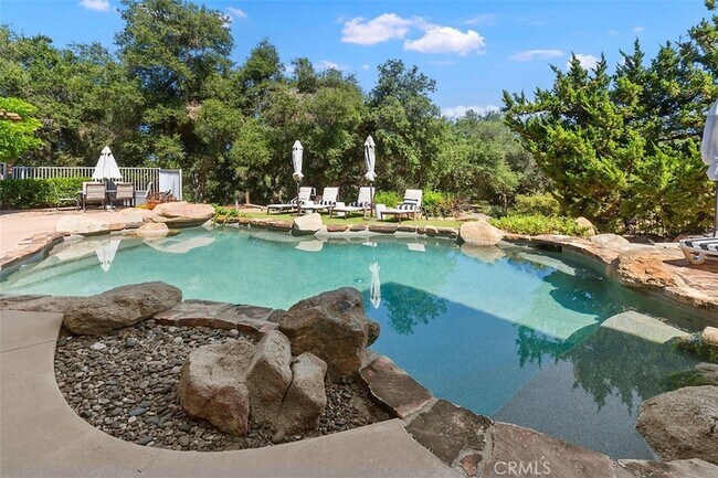 Building Photo - 35455 El Niguel Rd