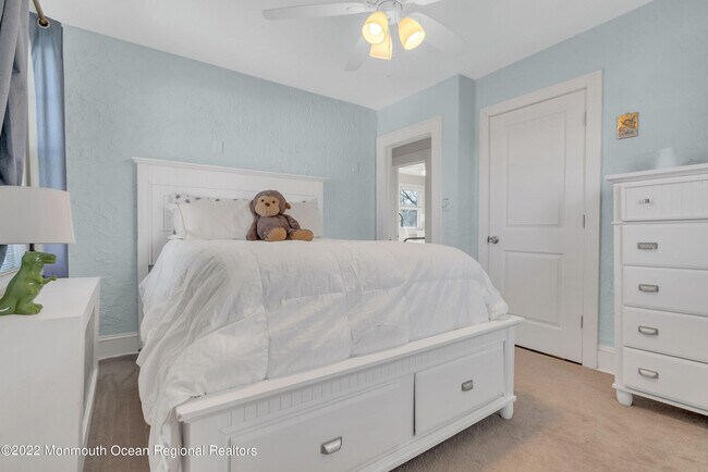 Building Photo - 102 Dixon Ave