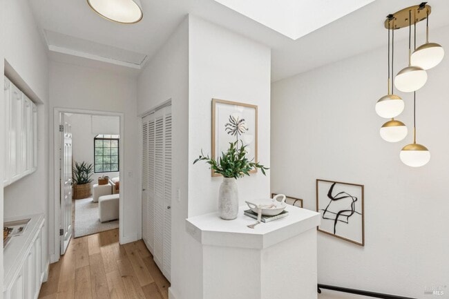 Building Photo - 93 Ashford Ave