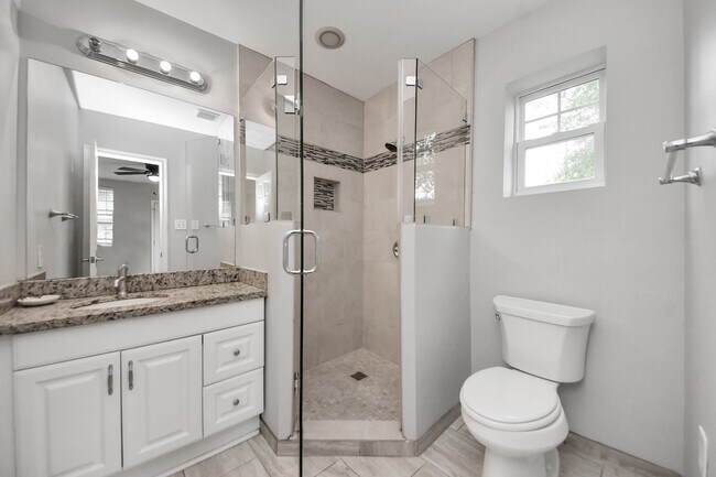 Building Photo - 4821 Viking Dr