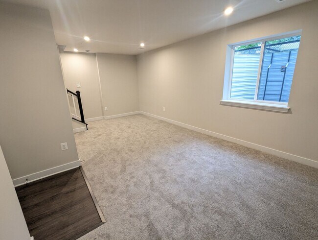 Building Photo - New Build (never lived in) townhouse avail...