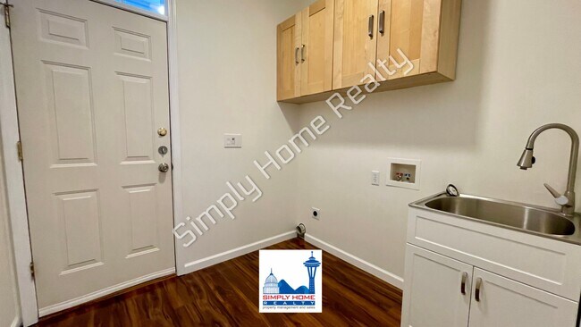 Building Photo - Step Inside To This Spacious & Comfortable 3-Bedroom Home!