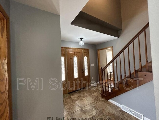 Building Photo - 349 West Rd