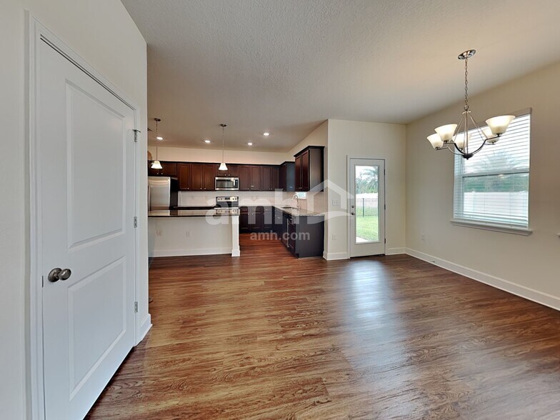 Building Photo - 325 Pine Terrace Dr