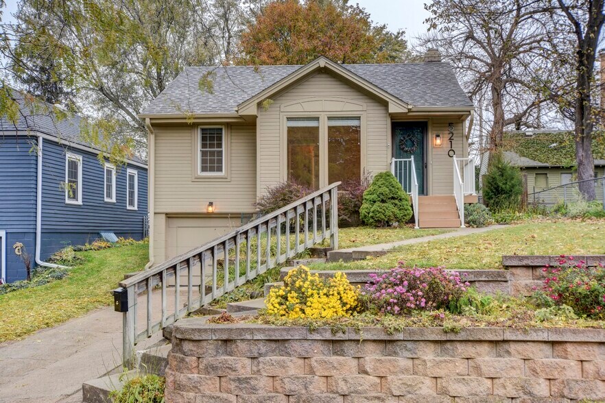 Building Photo - 5210 Rees St