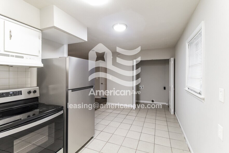 Building Photo - 1629 Emerson Ave