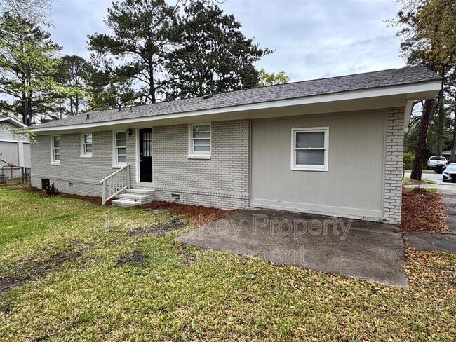 Building Photo - 3622 Vivian Ln