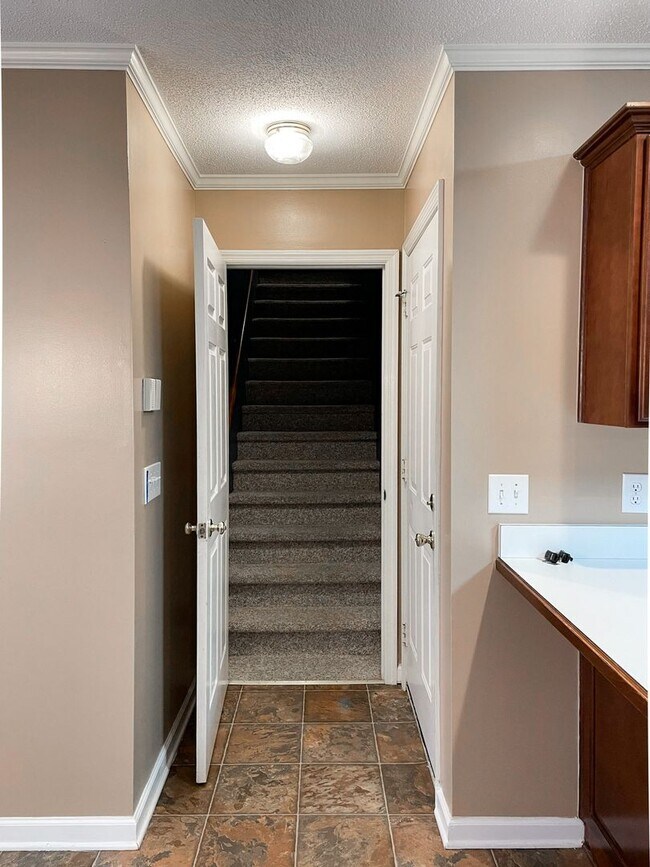 Building Photo - 23 Flat Trail Ct