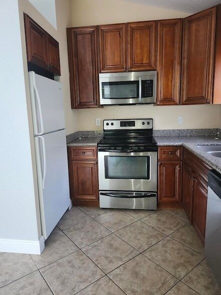 Building Photo - 4828 Cambridge St