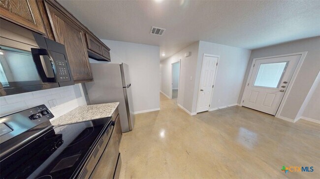 Building Photo - 1608 Tejas Trail