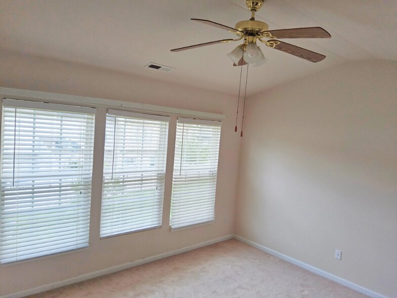 Building Photo - 5128 Brooke Lauren Ln