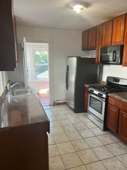 Building Photo - 459 N Maple Ave