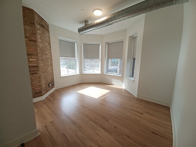 Building Photo - 5000 S Woodlawn Ave