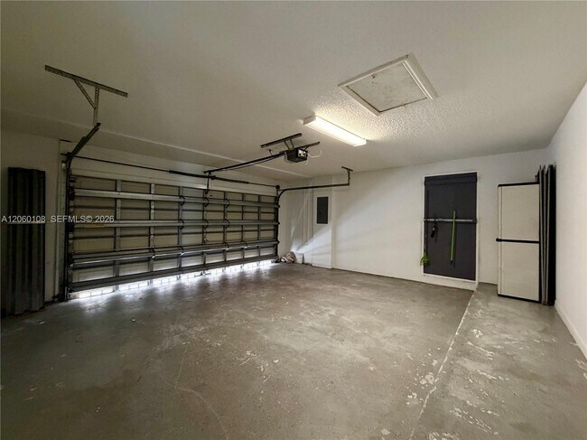 Building Photo - 7557 SW 164th Ct