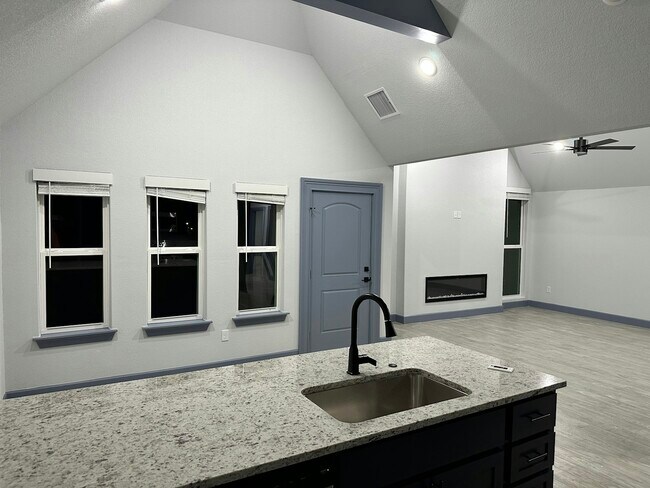 Building Photo - 3202 SW Lovely Ln