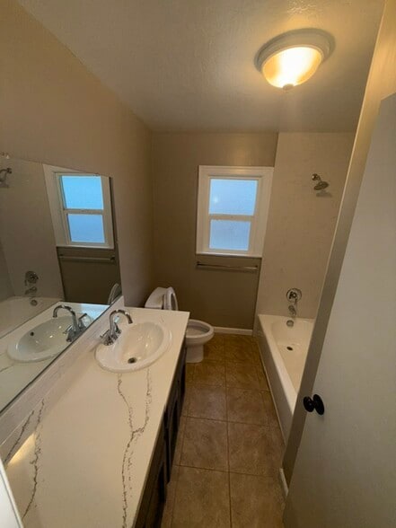 Building Photo - 219 W California Ave