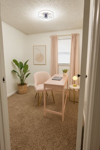 Bedroom/office - 3737 Hunting Creek Rd