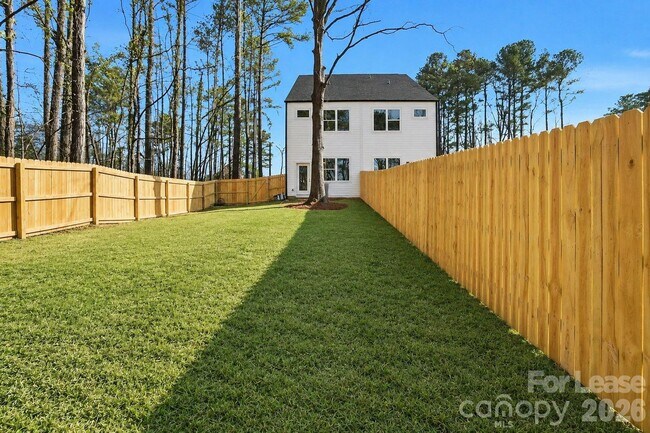 Building Photo - 343 Gray Dr