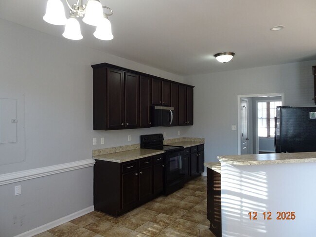 Building Photo - 3 Bedrooms, 2.5 Bathrooms Single Family Home