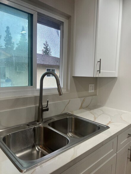 Kitchen - 2059 S Nautical St