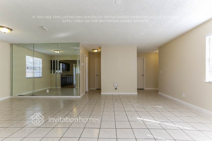Building Photo - 4131 Ixora Ct S
